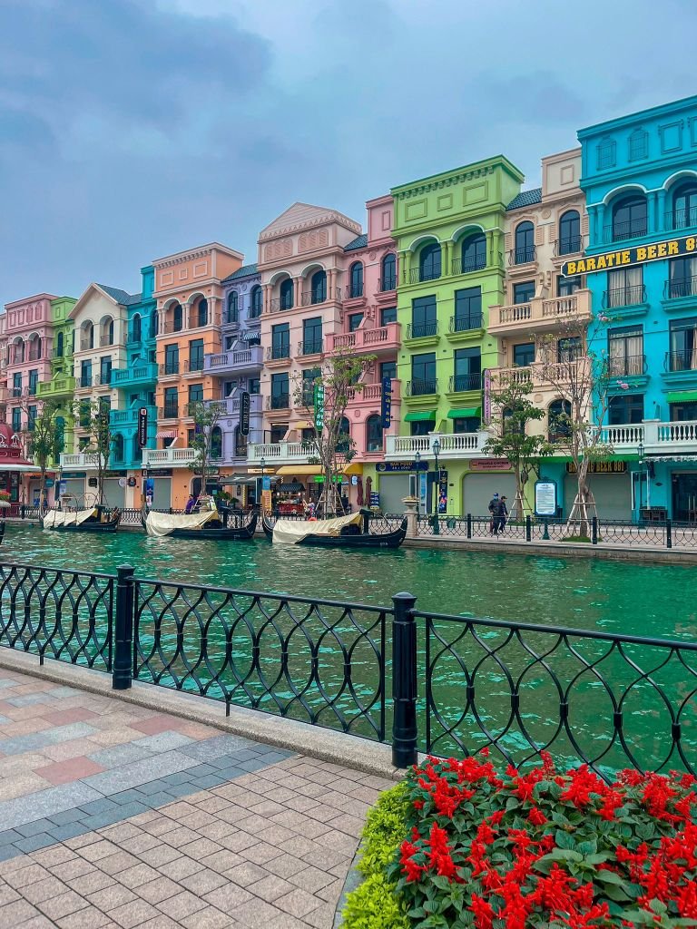 Mega Grand World Canal Gondola 1