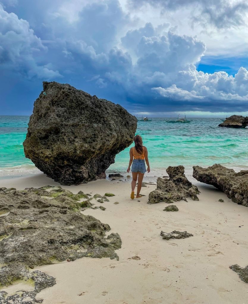 Diniwid Beach - Rock Photo